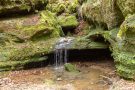 Kleiner Wasserfall im Tal unterhalb der Hohlley